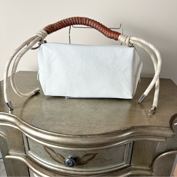 New Burberry Canvas Zip Top Handle Bag Removable Strap Neutral White GWP VIP - Picture 2 of 16